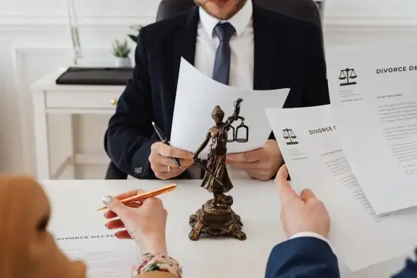 our fees Hythe from EH Mediation - image of couple in joint mediation meeting